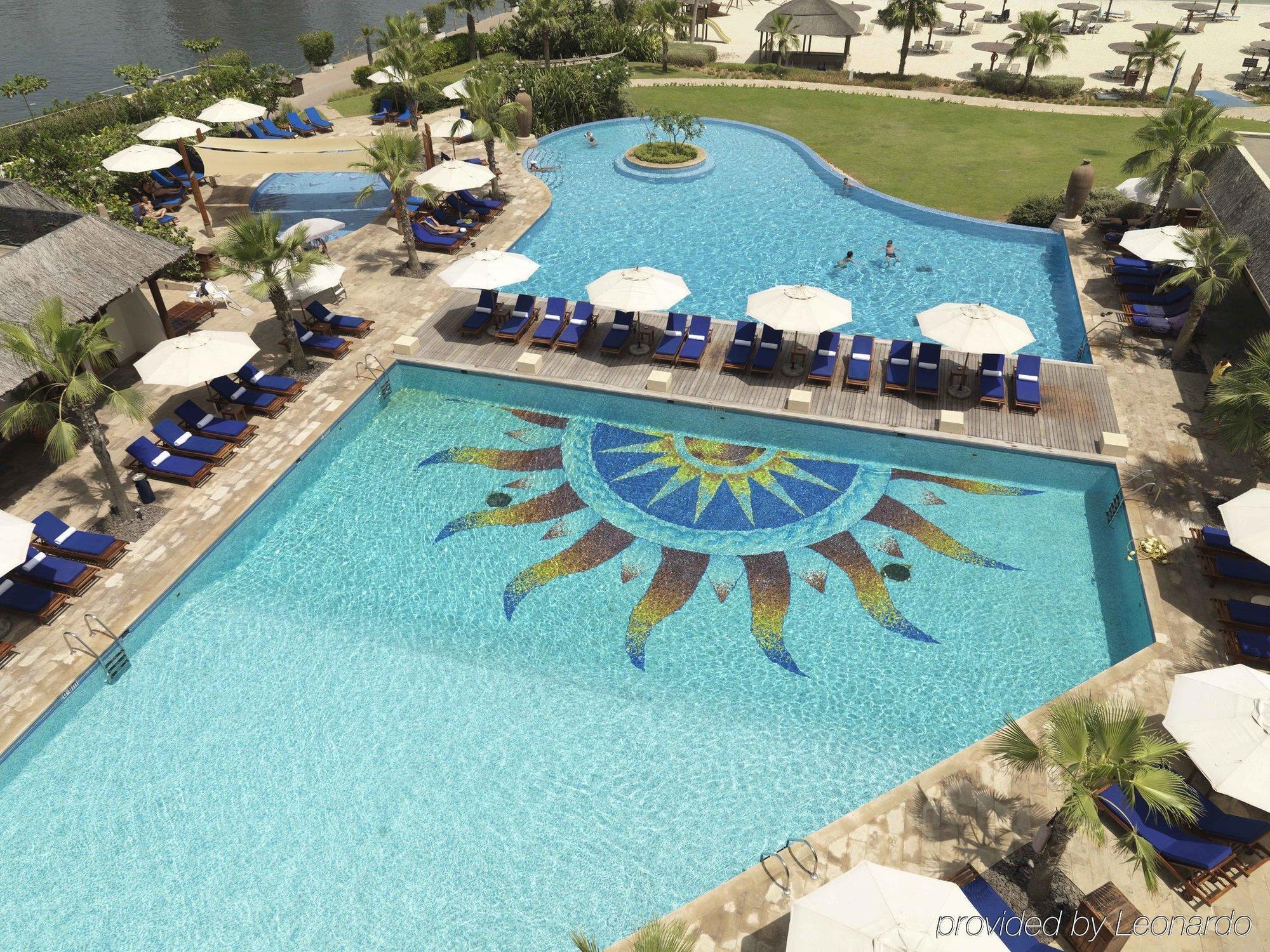 Radisson Blu Resort, Sharjah Faciliteter billede The pool at the hotel