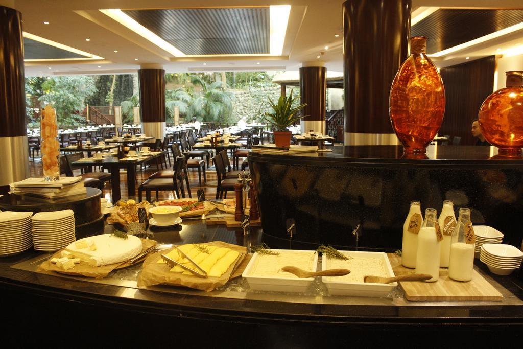 Radisson Blu Resort, Sharjah Eksteriør billede The restaurant