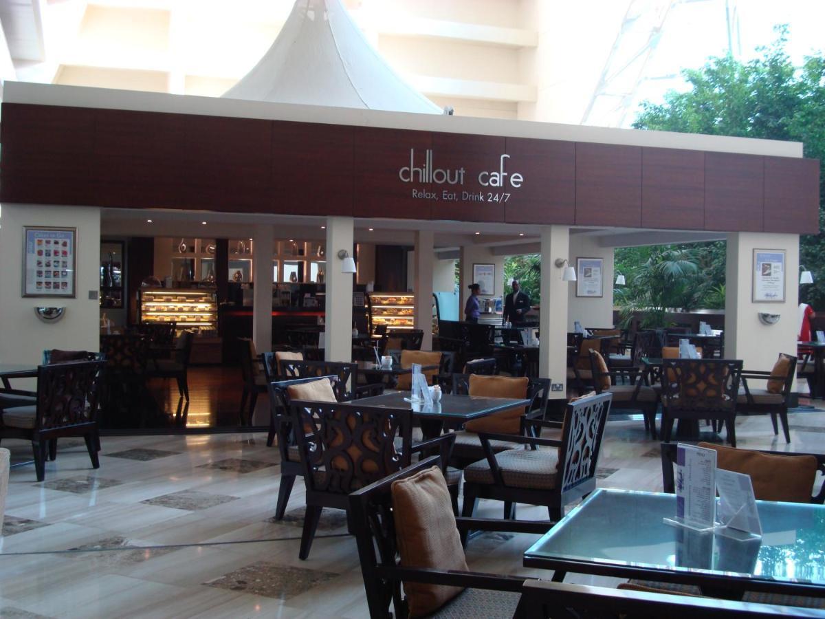 Radisson Blu Resort, Sharjah Eksteriør billede Interior of the café