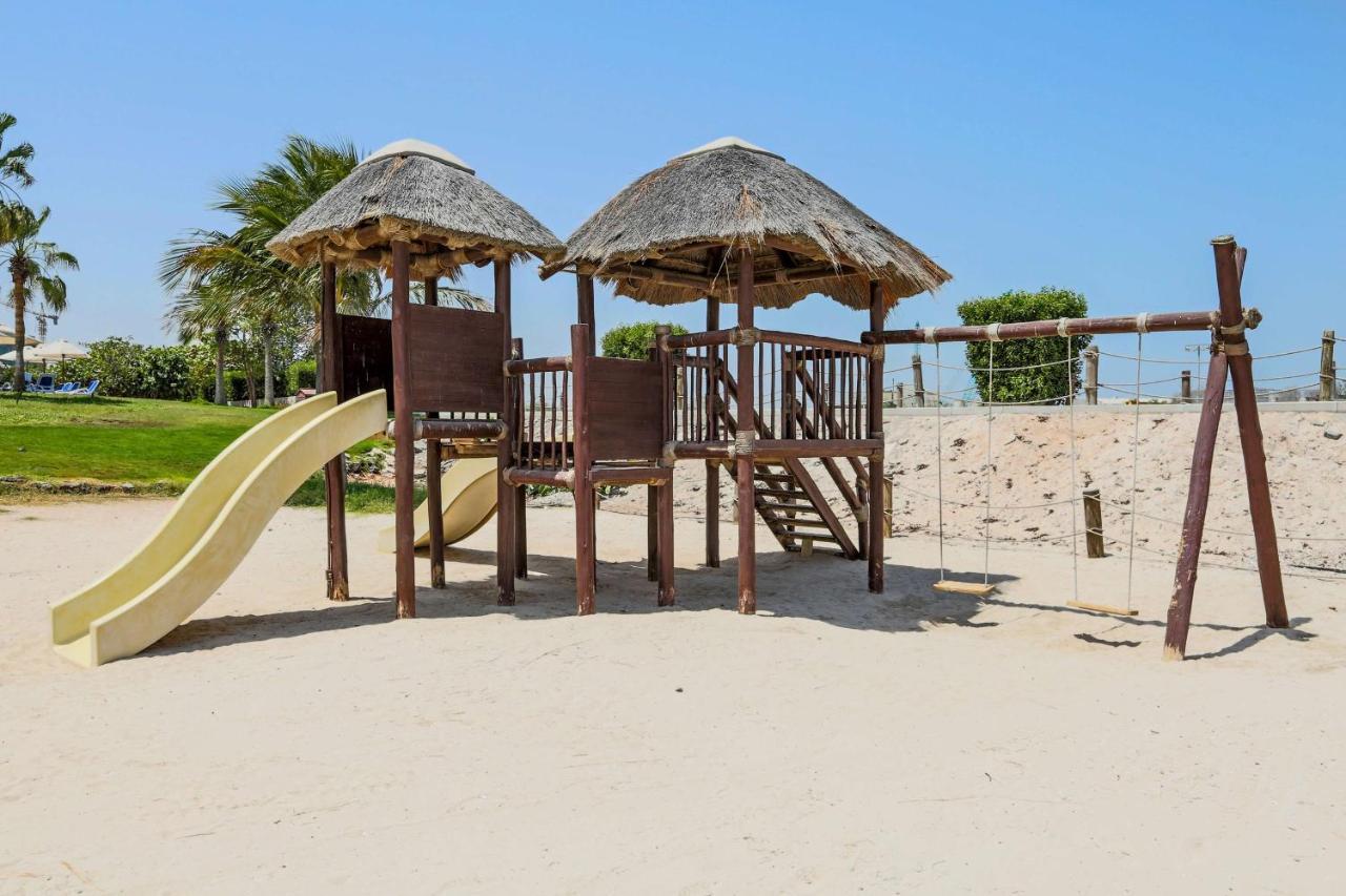 Radisson Blu Resort, Sharjah Eksteriør billede Playground at the park