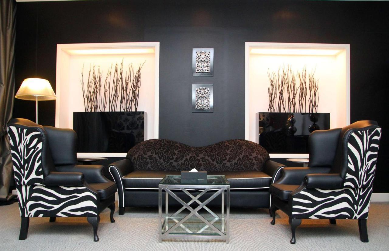 Radisson Blu Resort, Sharjah Eksteriør billede Zebra print furniture