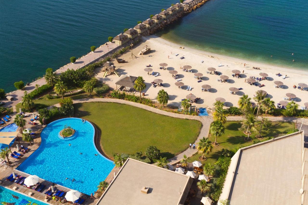 Radisson Blu Resort, Sharjah Eksteriør billede Aerial view of the beach